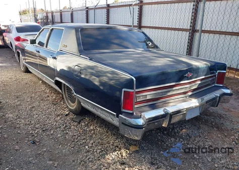 1979 Lincoln Continental z USA, uszkodzony, nr VIN 9Y82S748207